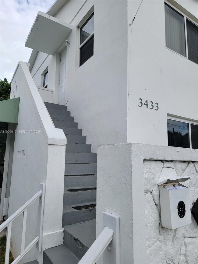 Photo - 3433 SW 12th St Unit UPSTAIRS