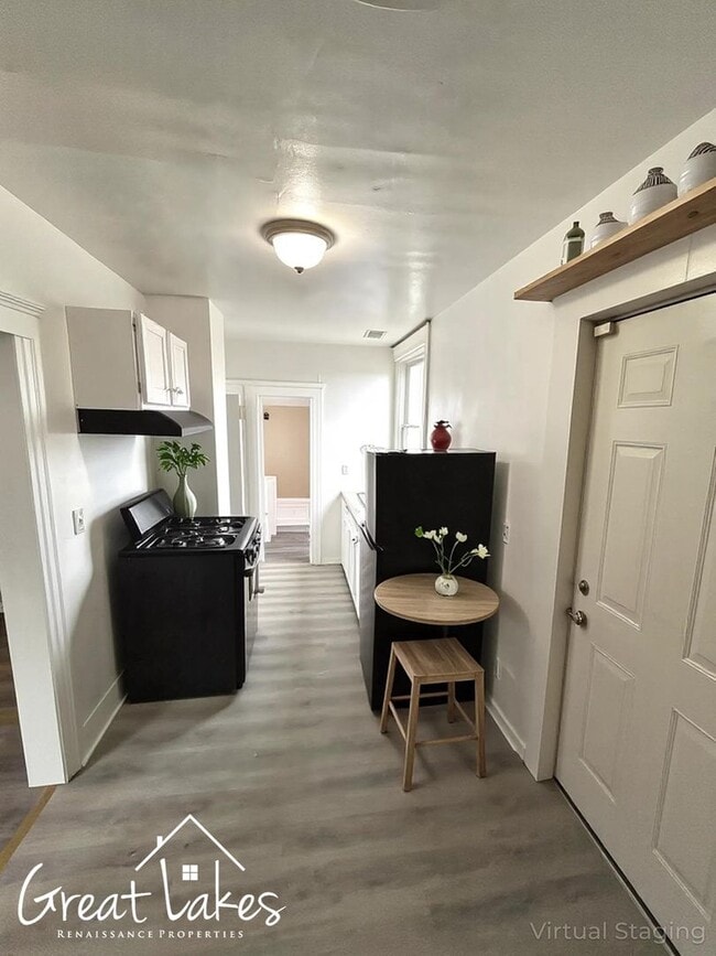 Photo - 8126 Gartner St Unidad Upper