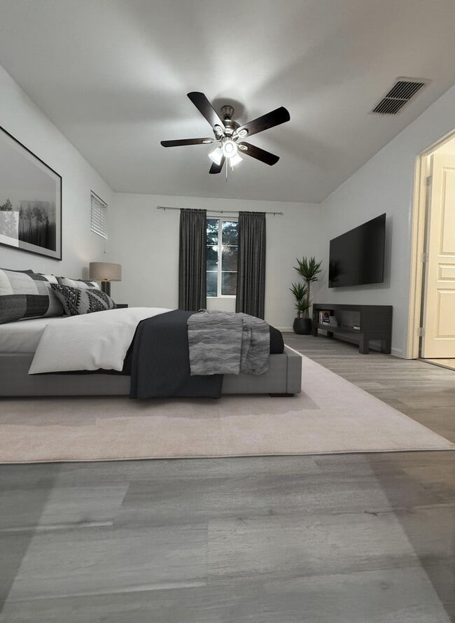 Photo - ** 3-Bedroom Two Story Home in Desirable Roseville Location!**