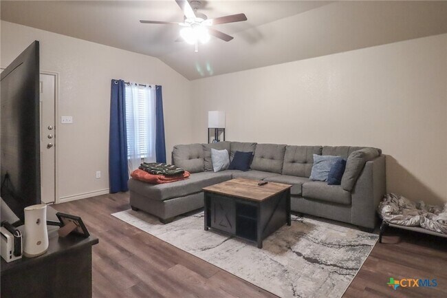 Photo - 1914 Castroville Trl Unit A