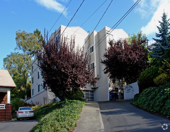 Photo - Golf View Apartments