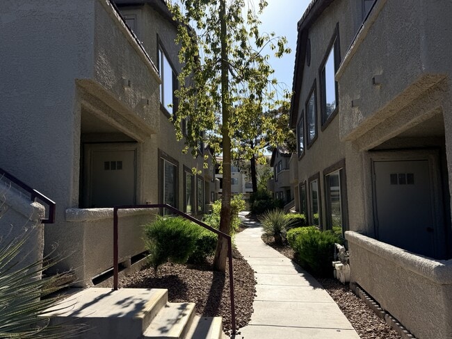 Photo - 4955 S Lindell Rd