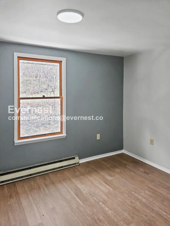 Photo - 187 Glenn St