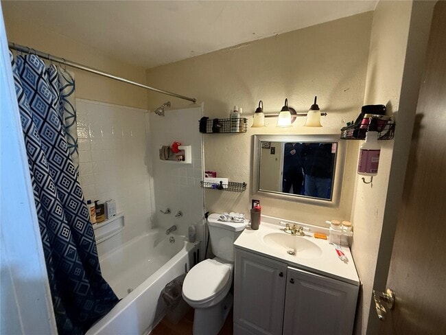 Photo - 1415 Wishart Pl