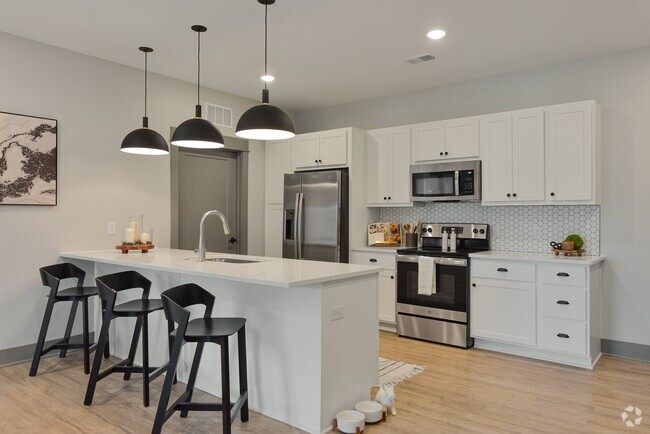 Designer kitchen | The Commons at Rivertown | Apartments in Grandville, MI - The Commons at Rivertown Rental