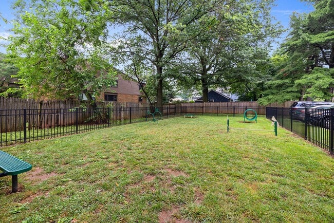 Photo - Livingston Gardens