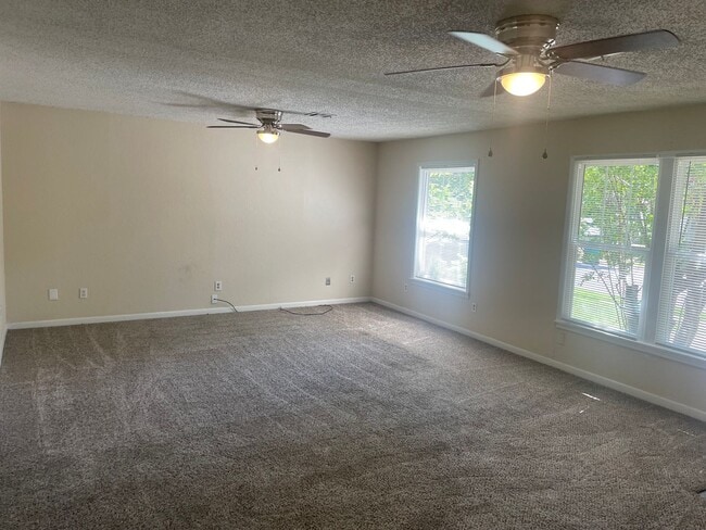 Photo - 3 BEDROOM, EASY COMMUTE