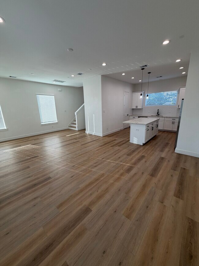 Photo - 3038 Live Oak St
