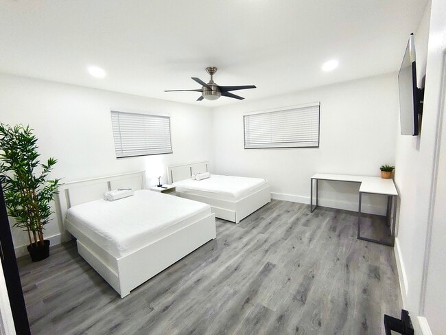 Building Photo - 141 NE 183rd Ter Unit 143 Rental