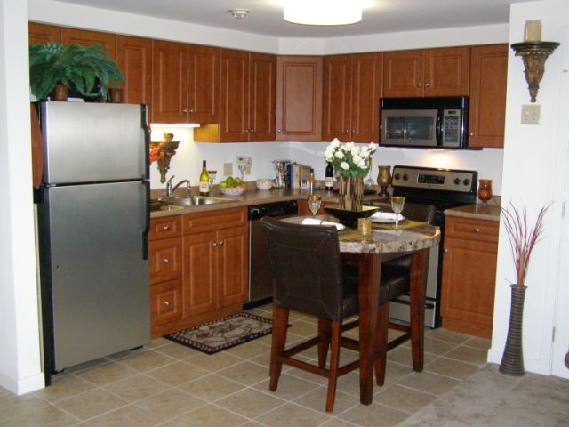 Wood cabinets - Chestnut Hill East (CHE) Rental