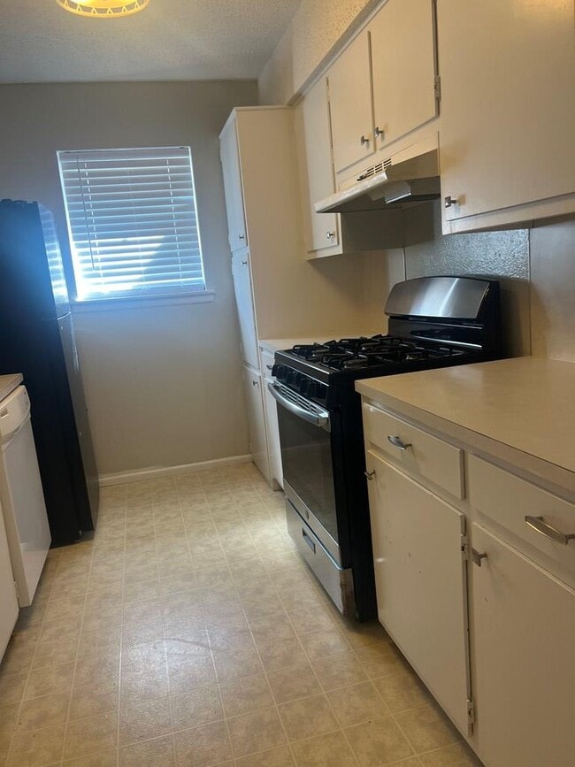 Photo - 1328 Tanglewood Ln