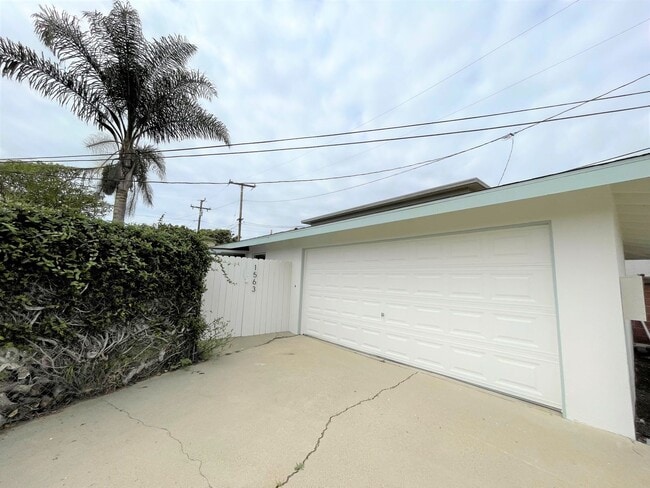 Building Photo - Midtown Ventura Studio with Great Amenities! Unit 1563