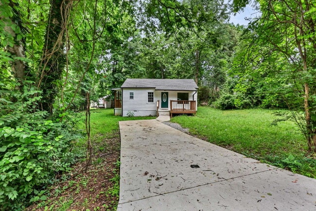 Photo - Charming 2-bed 1-bath home minutes from shopping, APSU, and dining.