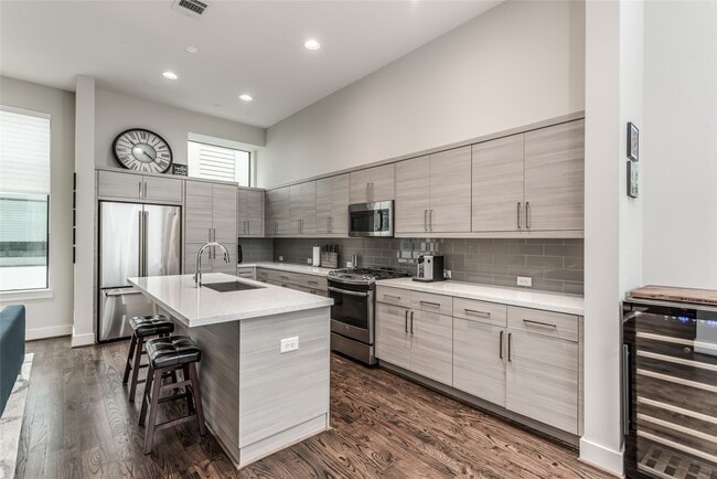 Building Photo - 1004 California St Unit 402