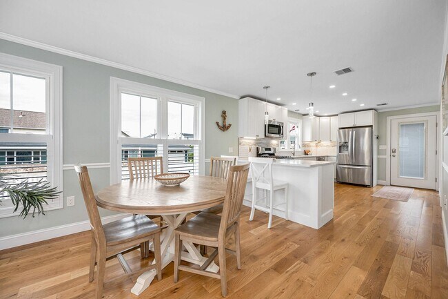 Photo - 352 Portsmouth Ave