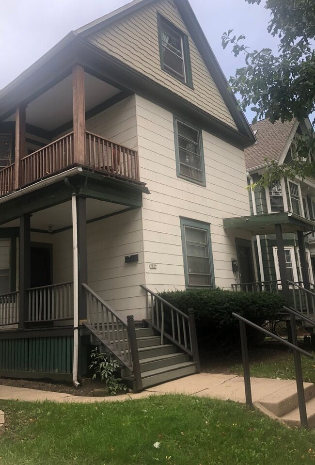 Building Photo - 2627-29 N. Bartlett Ave. Unit Lower