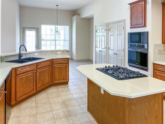 Photo - 540 Chesapeake Ln