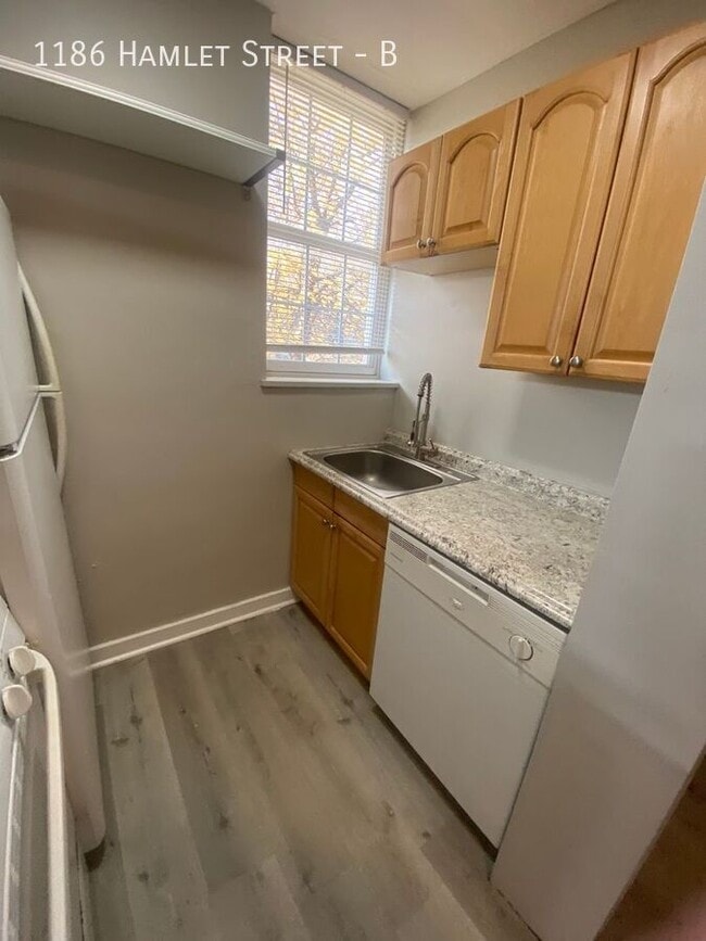 Photo - 1186 Hamlet St Unit B