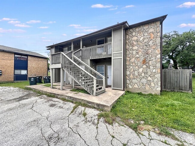 Building Photo - 608 Bracewood Cir Rental
