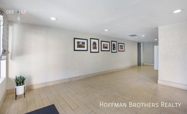 Photo - 1533 N Martel Ave Unit 207