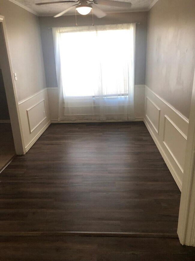 Photo - Pre-Leasing 2 bed 1 bath close to Texas Tech!