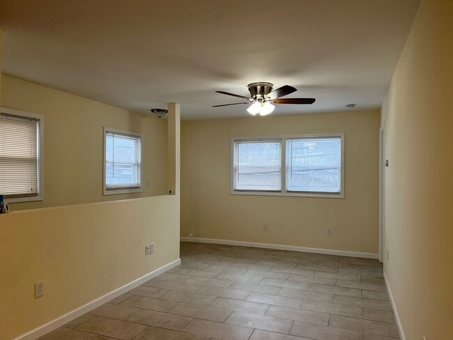 Living room - 1014 N Division St Unit 2