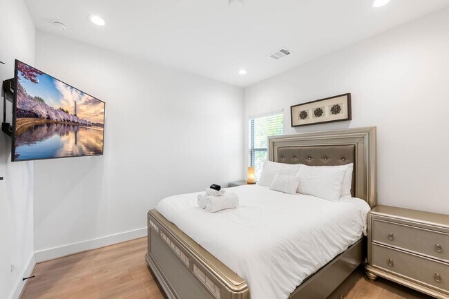 Photo - 3415 Baer St