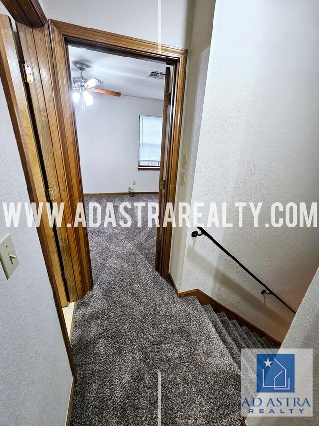 Beautiful Updated Duplex in Rental House Rental in Grandview, MO