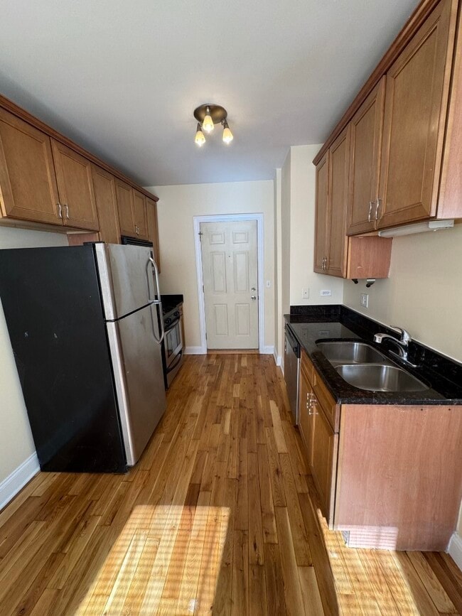 Photo - 4566 W George St Unit 1