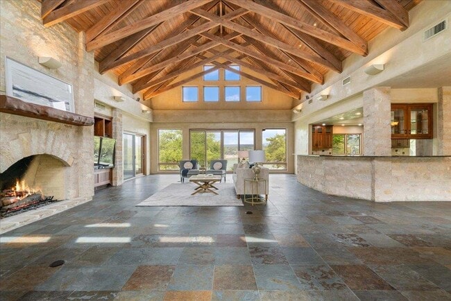 24736 Travis Lakeside Cove