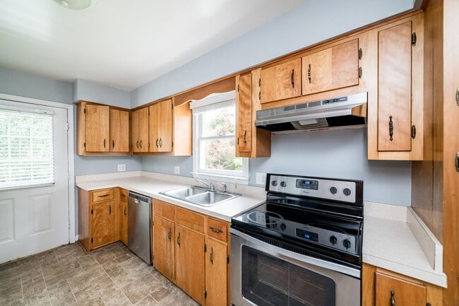 Photo - 5 Bedroom || 3 Bathroom Home