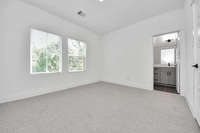 Photo - 318 Neyland St