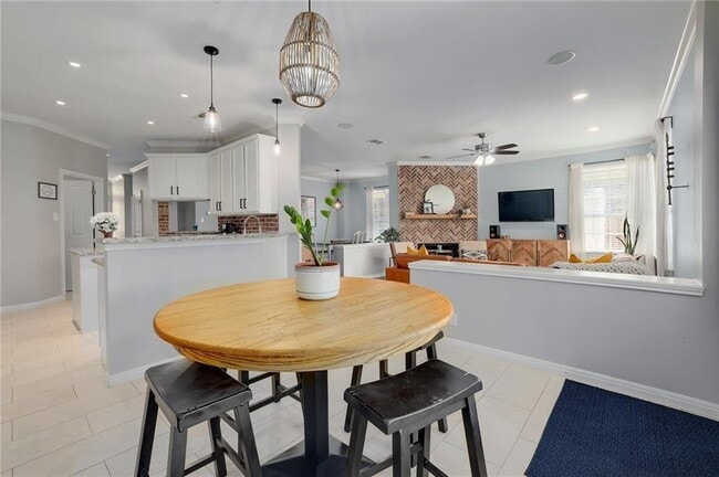 Photo - 1705 Azalea Dr