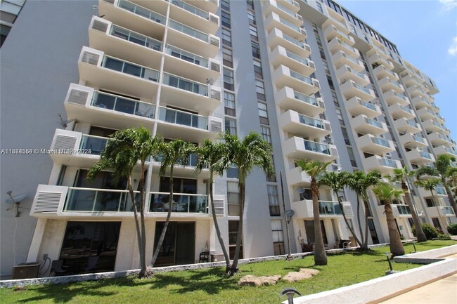 Photo - 13499 Biscayne Blvd Condominio Unidad 404