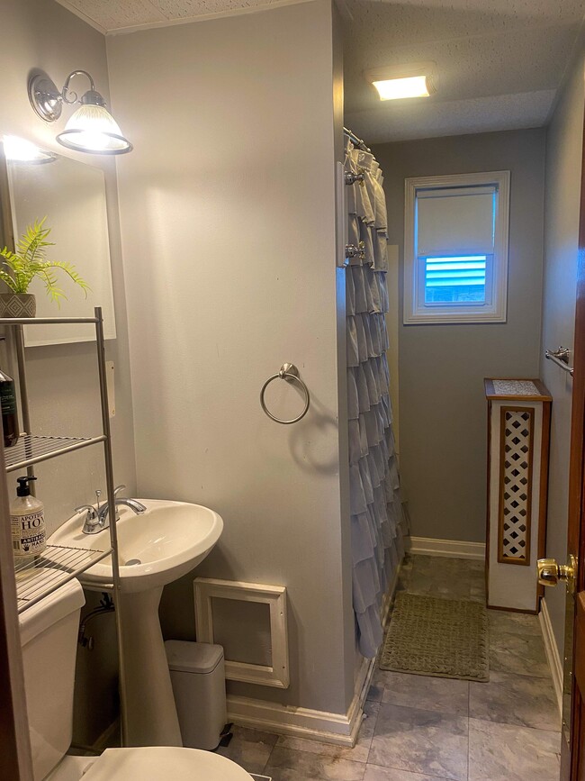 Photo - 19 Fifth Ave, Worcester MA 01607 - Unit 1 Unit 1