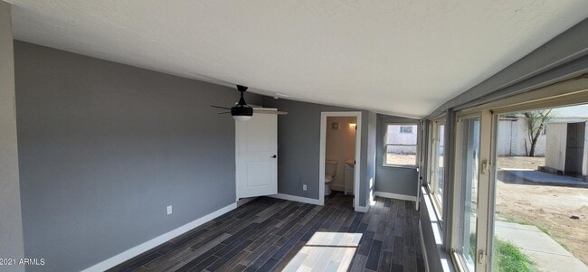 Photo - 105 N Los Robles Dr