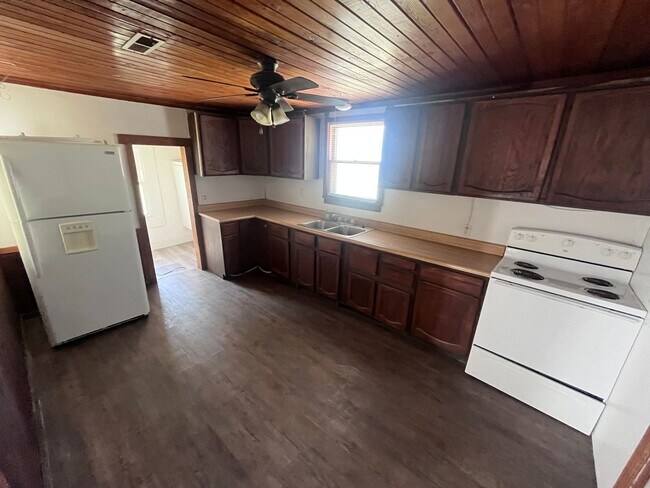 Photo - 3 Bedroom House!