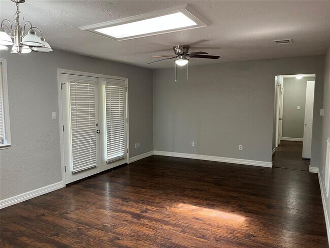 Photo - 1379 Dell Dale St