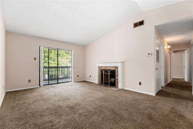 Photo - 6040 Grelot Rd Unit 206