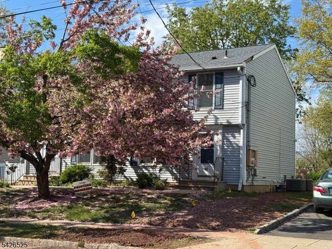 Building Photo - 87 Fairview Ave