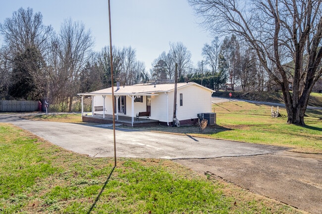 Photo - 413 Mill St