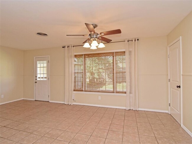 Photo - 5300 Middale Ln