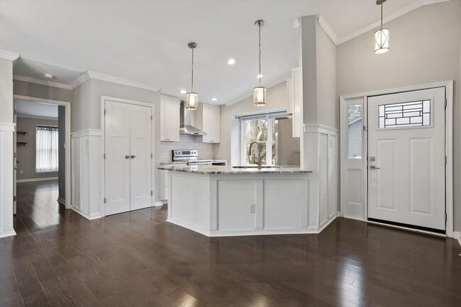 Photo - 2400 Calvert Dr