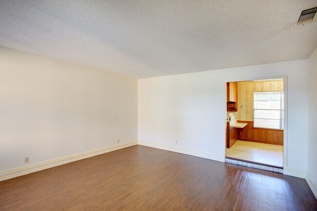 Photo - 3201-3203 Ashford Ave Unidad 3203