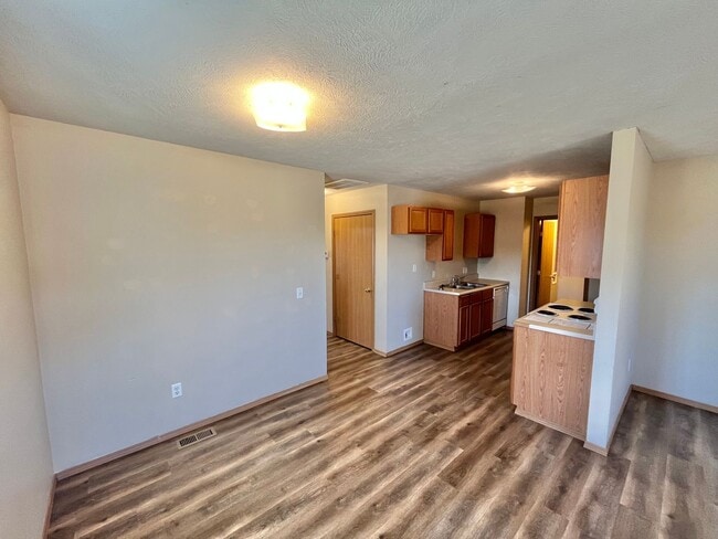 Photo - 2 bedroom 2 bath duplex in Clever!