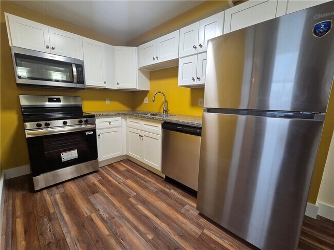 Photo - 27 E Main St