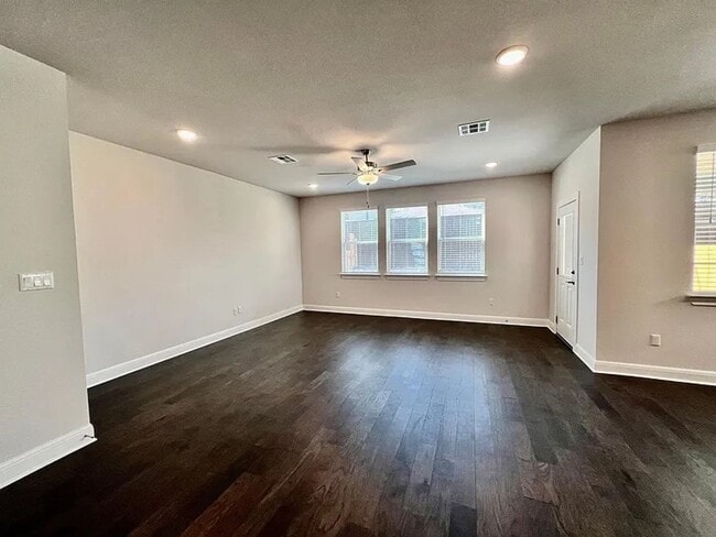 Photo - Open Concept Family Dream Home!