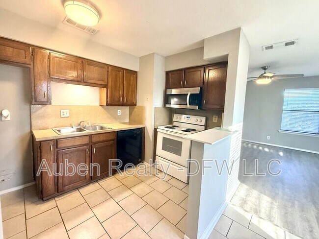 Photo - 118 Maple St Unit A