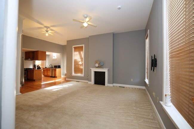 Sala de estar delantera - 852 Lincoln Ave Unidad A