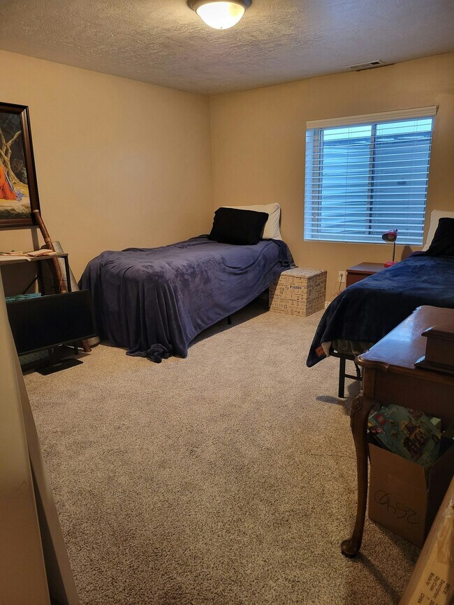 Photo - 668 W 3275 N